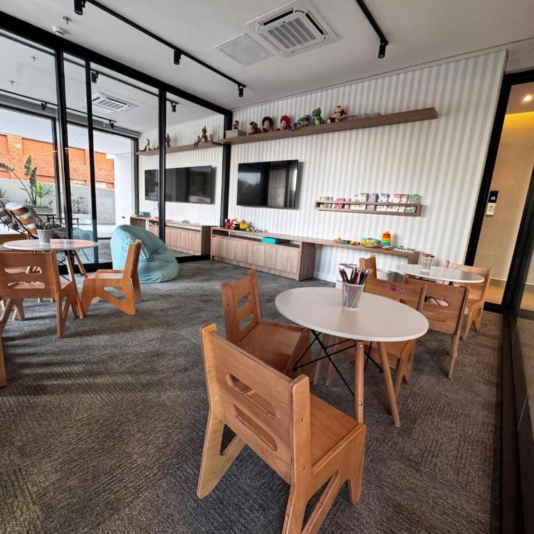 Modern 2BR Apt Steps from Shopping Mariscal - Three-Bedroom Apartment - 15