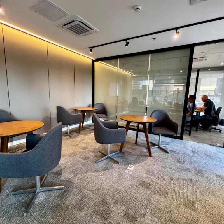 Modern 2BR Apt Steps from Shopping Mariscal - Three-Bedroom Apartment - 18