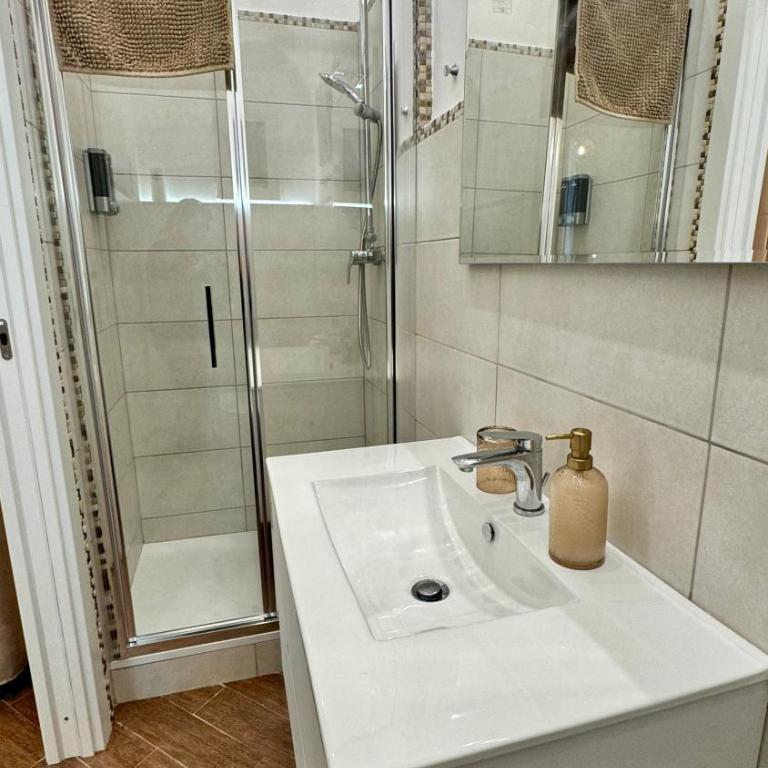Luxury apartment near Vatican, Steps to Metro, AC & Fast WiFi - Appartamento Deluxe con 1 Camera da Letto - 33