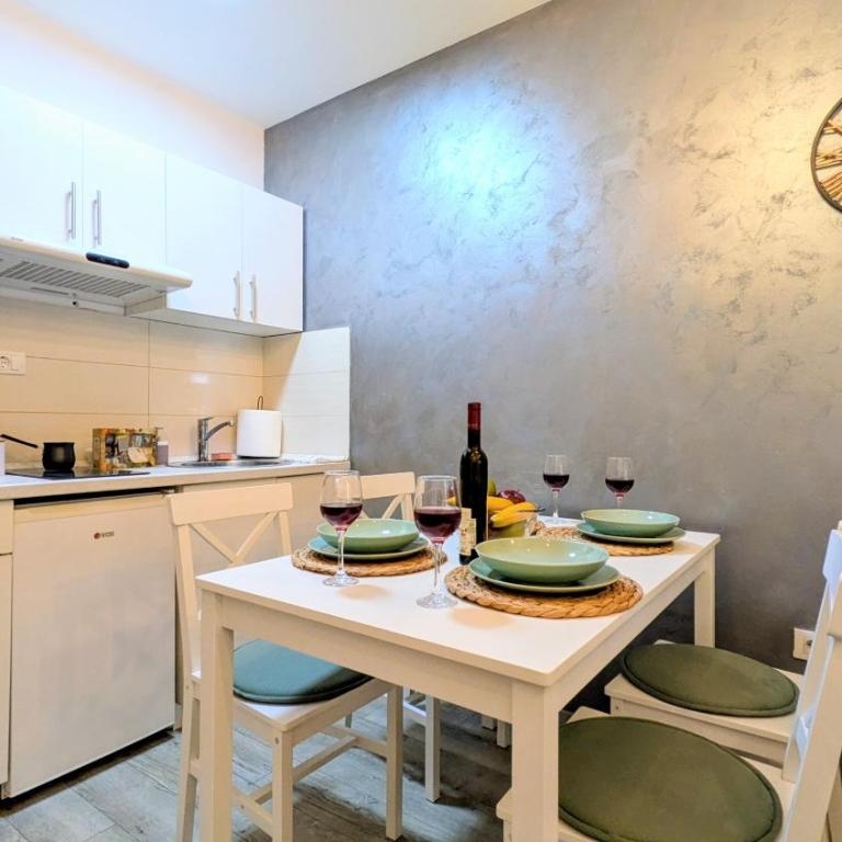 Blue Lagoon-City Center Apartments & Private Parking-apartmani-nsmilos - One-Bedroom Apartment - 9