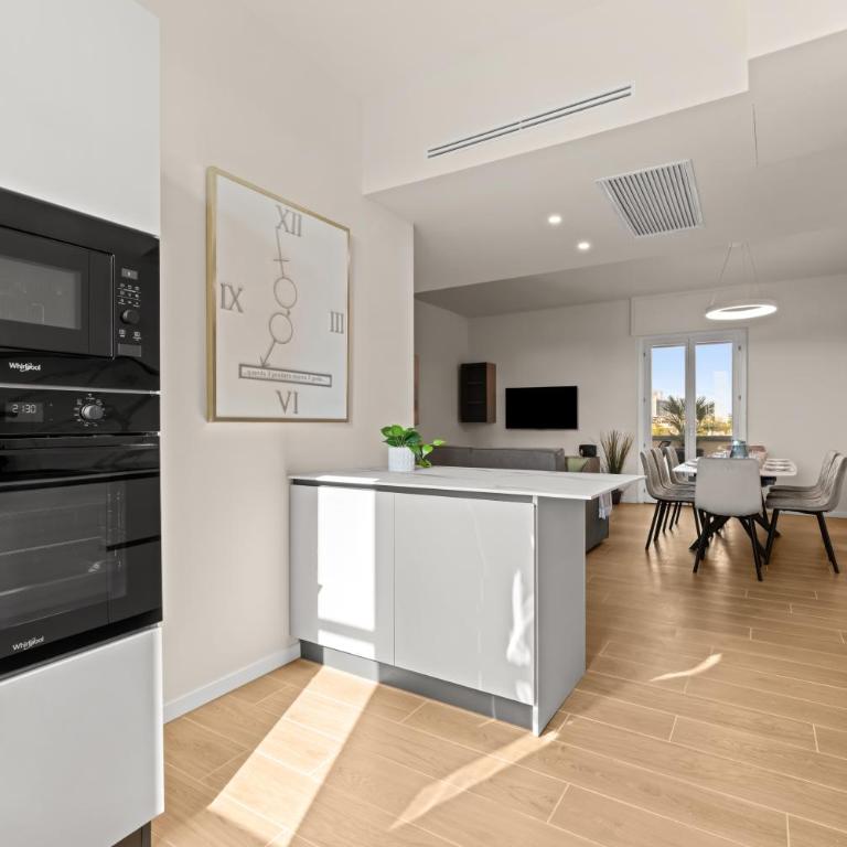 StayEasy Concordia - Skyline Penthouse, Downtown - Appartamento Premium con 3 Camere da Letto e Balcone - 22