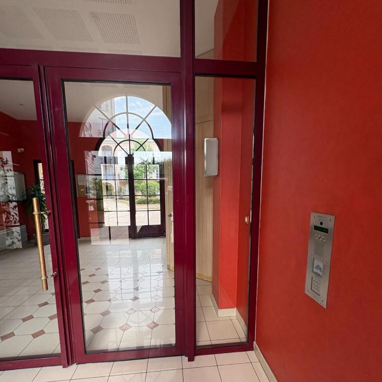 Chez Lili-Disneyland Paris outlet free parking balcon - Three-Bedroom Apartment - 23