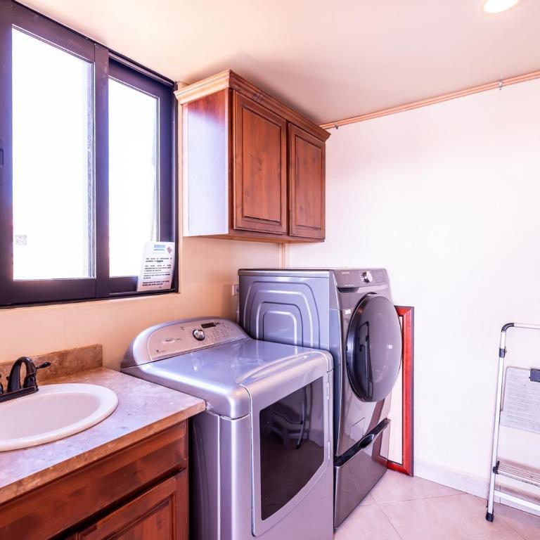 Luxury Cabo San Lucas Villa With Two Pools, Great for Large Groups - Villa - 24