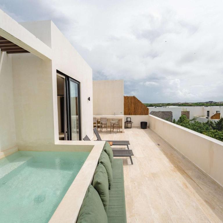Elegant 3BR Penthouse with Private Rooftop Pool - Apartamento - 1