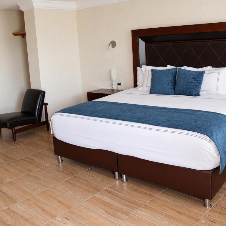 Hotel Tierras Blancas - Habitación con cama extragrande. - 3