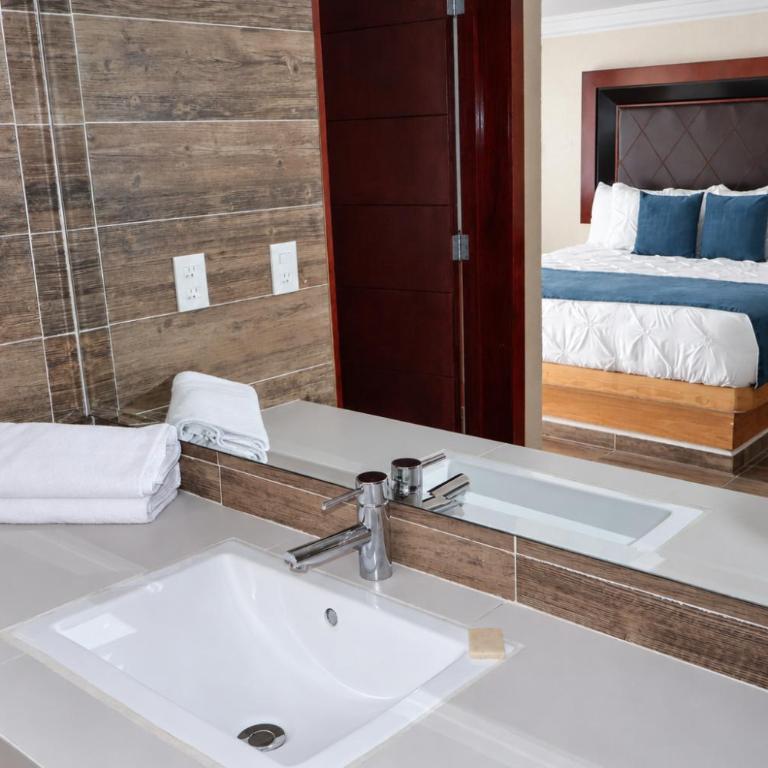 Hotel Tierras Blancas - Habitación con cama extragrande. - 5