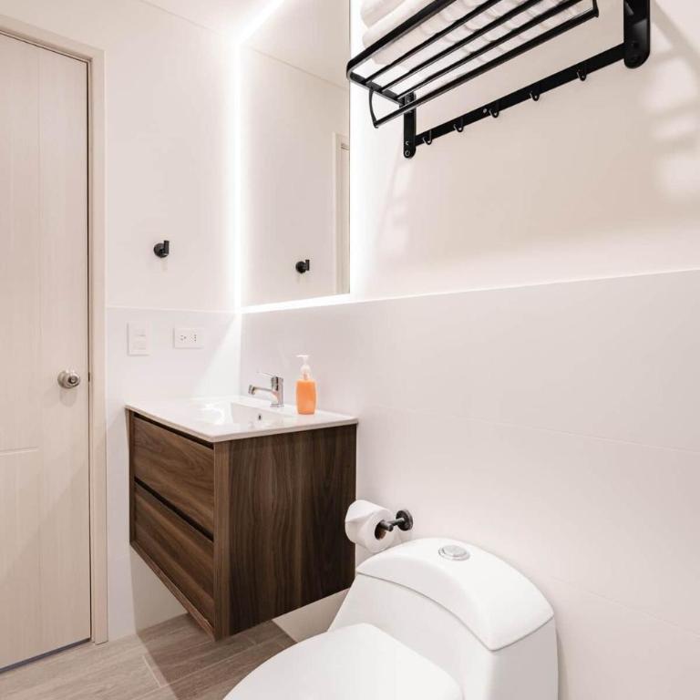 Studio + Escritorio · A/C · Piscina · Recep. 24 h - Estudio Deluxe con cama grande - 9