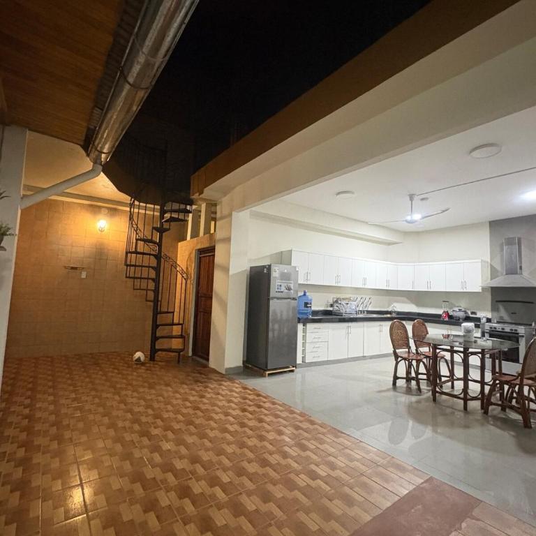 Casa céntrica de 5 habitaciones hasta 13 personas - Casa - 10
