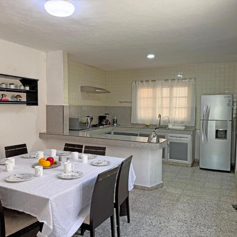 Family home, 3 bedrooms with bathroom for 8 people - Casa de 4 dormitorios - 2