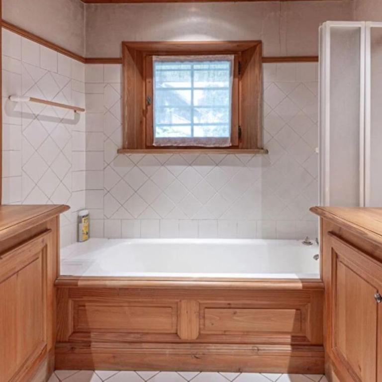 Authentic chalet charm with spacious, modern comfort - Chalet - 12
