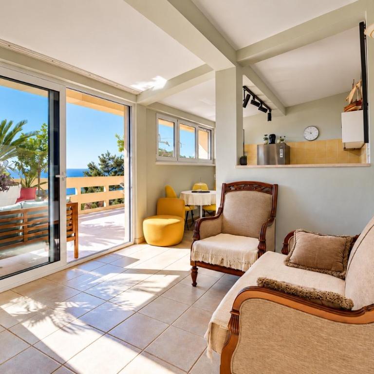 Marina Breeze Family Villa - King Suite with Sea View - 8