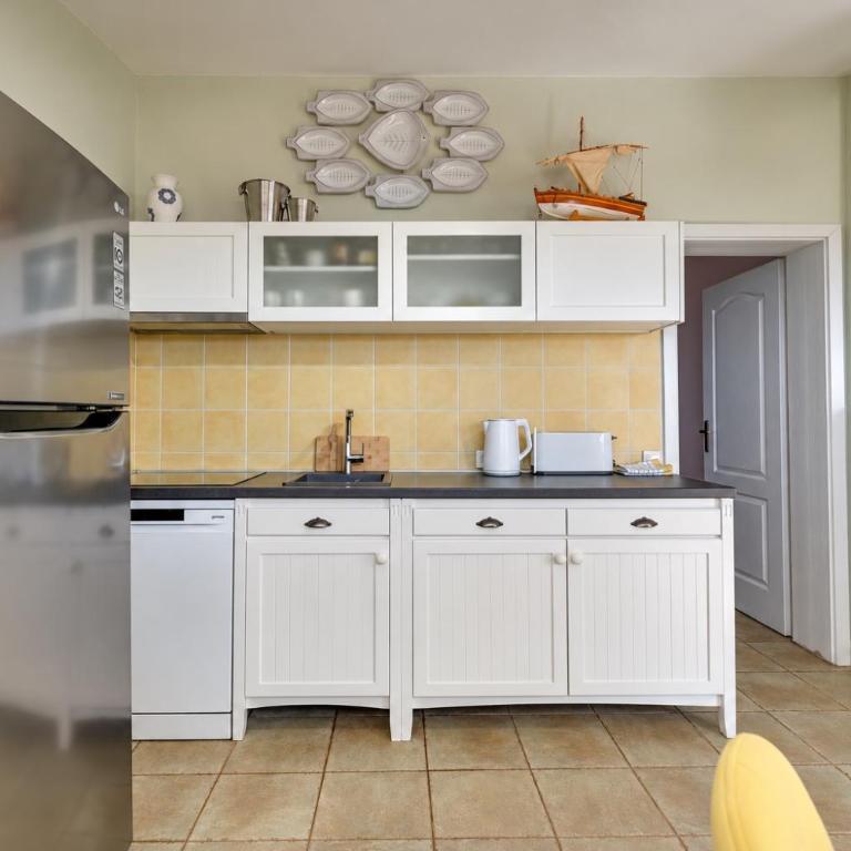 Marina Breeze Family Villa - King Suite with Sea View - 20