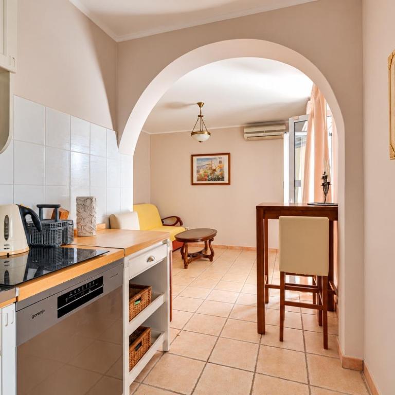 Marina Breeze Family Villa - Superior Family Room - 6