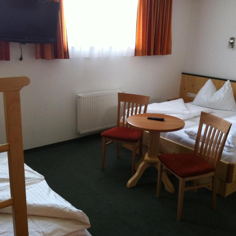 Werfenerhof - Dreibettzimmer - 5