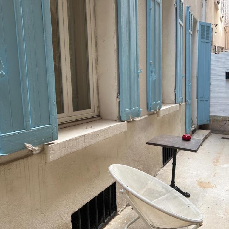 Spacieux appartement T4 avec cours privée - Apartment mit 3 Schlafzimmern - 25