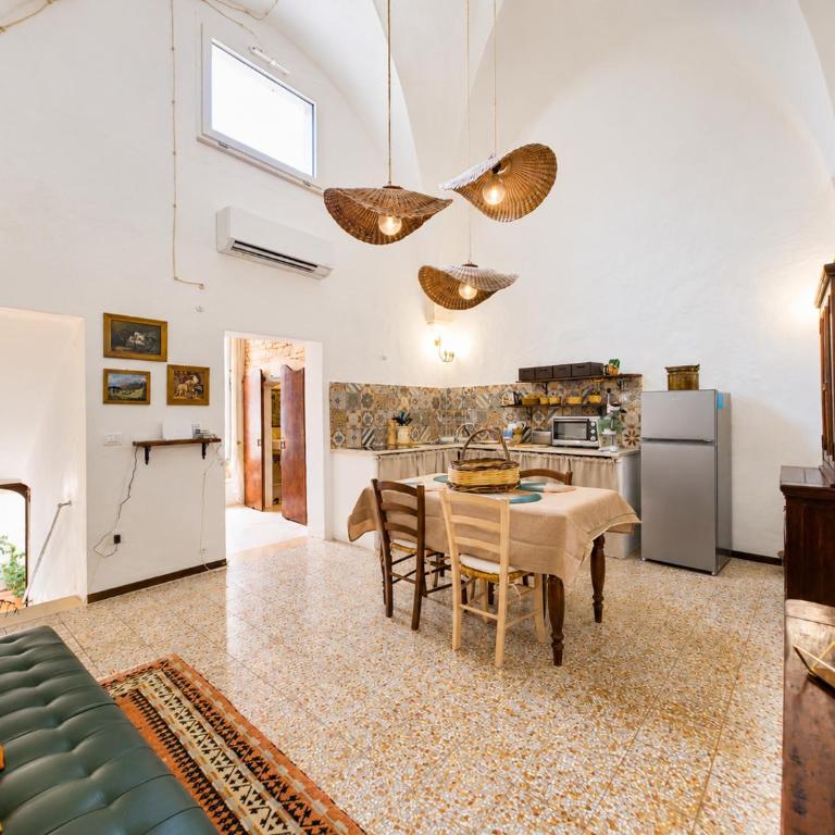 Civico 18 - Two-Bedroom Apartment with Balcony - 2