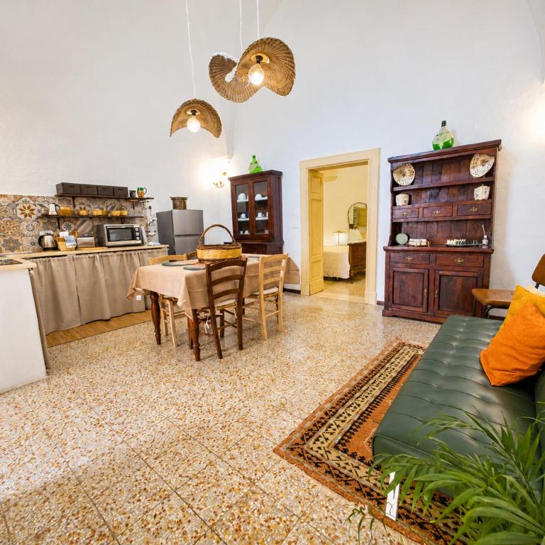 Civico 18 - Two-Bedroom Apartment with Balcony - 1