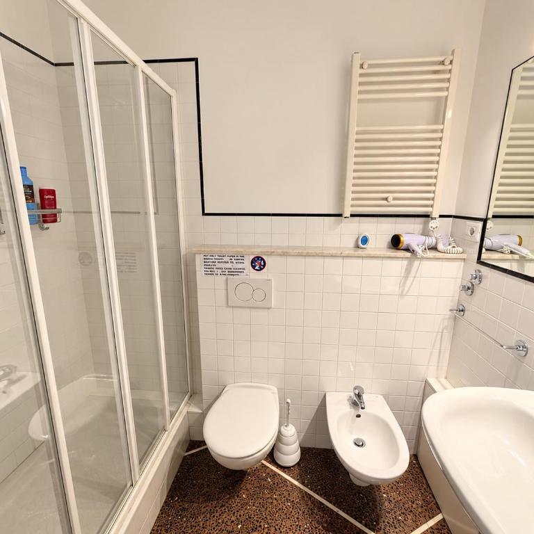 Antica Corte di Pisa PER SOLE COPPIE, Vicino a Stazione Treni e 20 minuti a piedi da Piazza dei Miracoli - Doppelzimmer mit eigenem Bad - 2