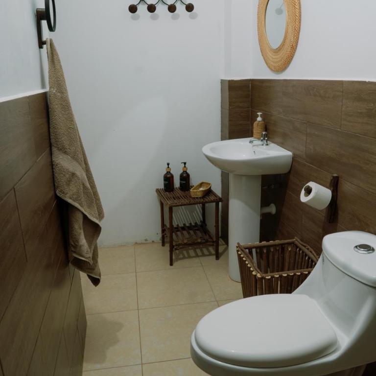 Hospedaje con acceso directo al mar - Double Room with Private Bathroom - 2