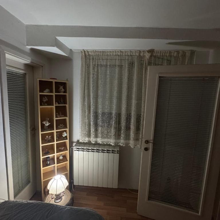 Zemun Old Town Apartment - Deluxe-Apartment mit 2 Schlafzimmern und Gartenblick - 11