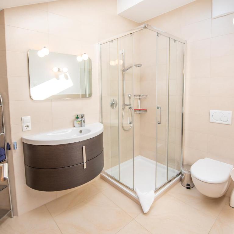Ferienwohnungen Tollhof - Near Bolzano and castles, with a guest card for families and couples, offering panoramic views - Apartamento Estudio con balcón - 9