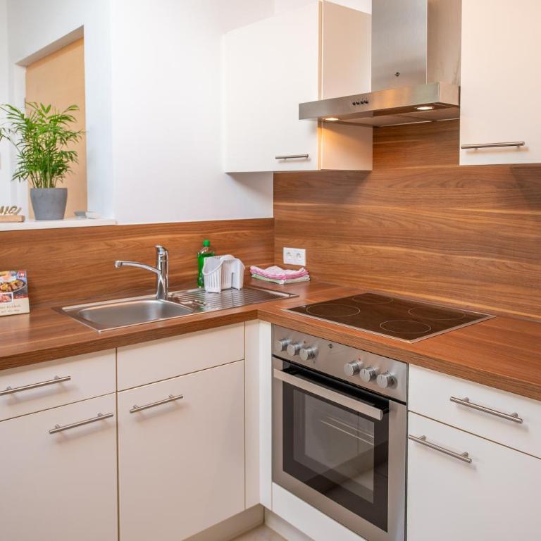 Ferienwohnungen Tollhof - Near Bolzano and castles, with a guest card for families and couples, offering panoramic views - Apartamento Estudio con balcón - 13