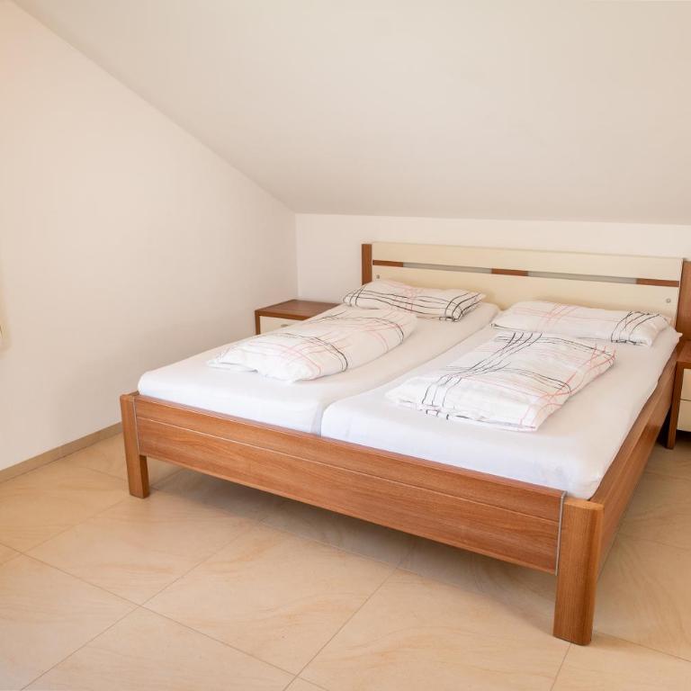 Ferienwohnungen Tollhof - Near Bolzano and castles, with a guest card for families and couples, offering panoramic views - Apartamento Estudio con balcón - 18
