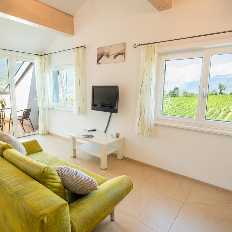 Ferienwohnungen Tollhof - Near Bolzano and castles, with a guest card for families and couples, offering panoramic views - Apartamento Estudio con balcón - 19