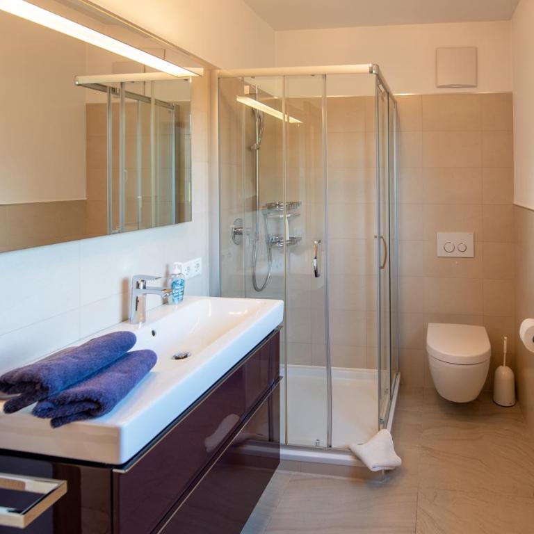 Ferienwohnungen Tollhof - Near Bolzano and castles, with a guest card for families and couples, offering panoramic views - Apartamento de 2 dormitorios con balcón - 10