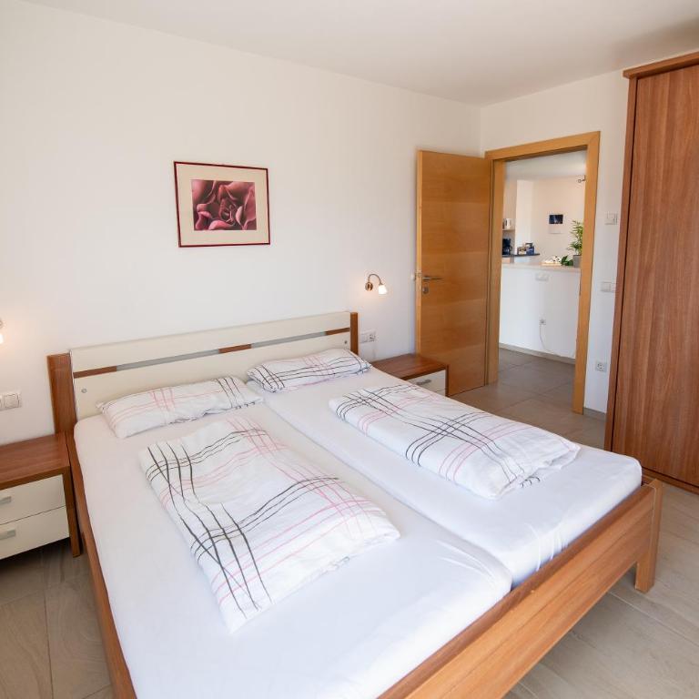 Ferienwohnungen Tollhof - Near Bolzano and castles, with a guest card for families and couples, offering panoramic views - Apartamento de 2 dormitorios con balcón - 13