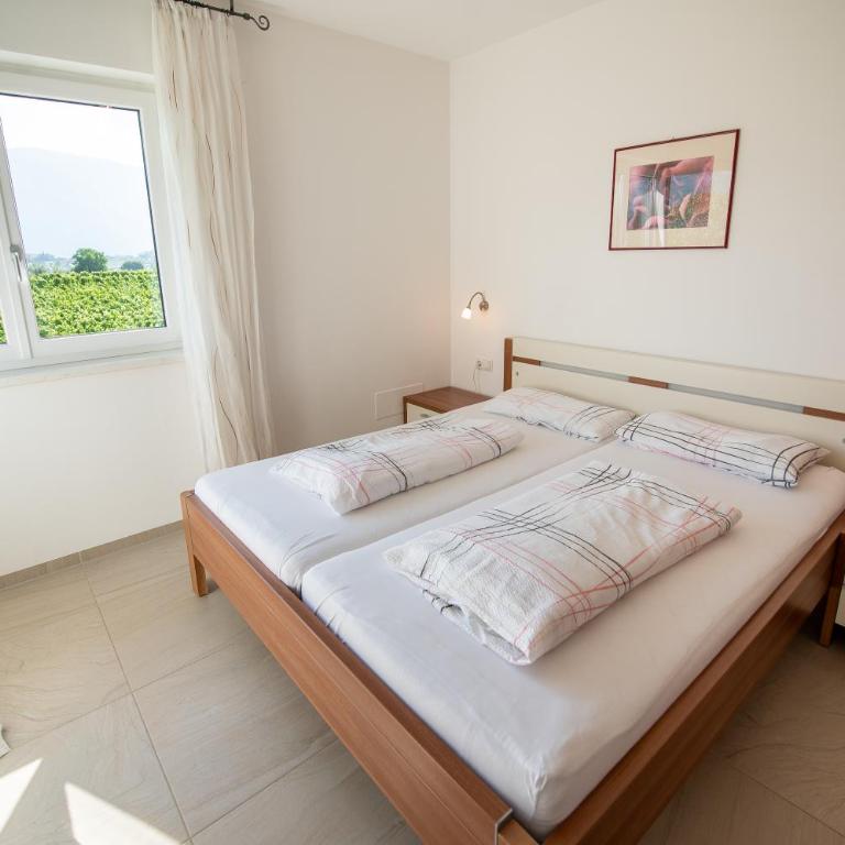 Ferienwohnungen Tollhof - Near Bolzano and castles, with a guest card for families and couples, offering panoramic views - Apartamento de 2 dormitorios con balcón - 15