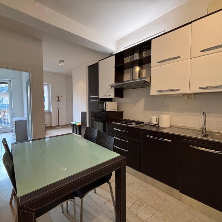 Pentalocale in un elegante palazzo in centro - Premium Apartment mit 3 Schlafzimmern und Balkon - 27