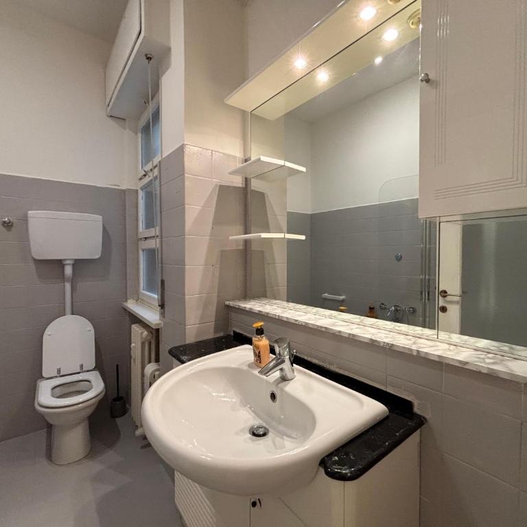 Pentalocale in un elegante palazzo in centro - Premium Apartment mit 3 Schlafzimmern und Balkon - 28