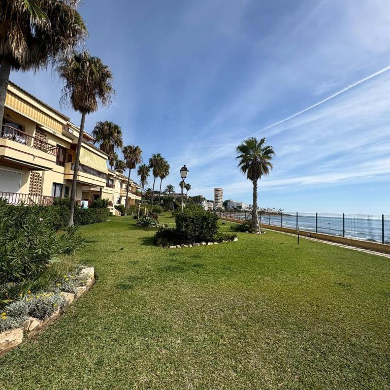 Riviera del Sol Seafront Apartment with Sea View, Terrace, Pool - Apartamento de 2 dormitorios - 2