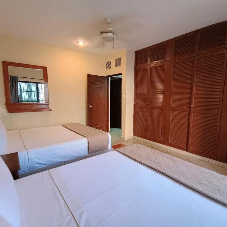 Caribbean Family Escape 2BR Close 5th av and Beach Rooftop hotel - Apartamento de 2 dormitorios con balcón - 20