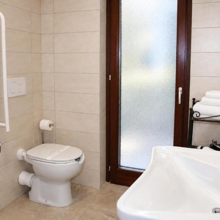SIGIS HOTEL - Fiumicino - Camera Matrimoniale con Accesso Disabili - 4
