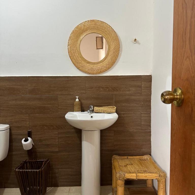 Hospedaje con acceso directo al mar - Triple Room with Private Bathroom - 1