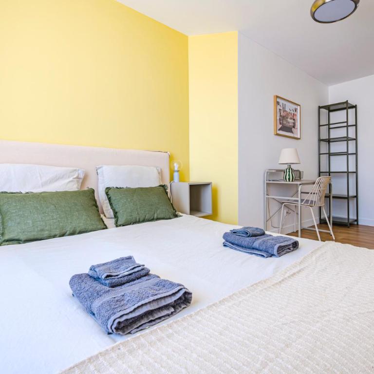 Le Bonbon - 8 couchages - Cœur de Reims - Three-Bedroom Premium Apartment - 5