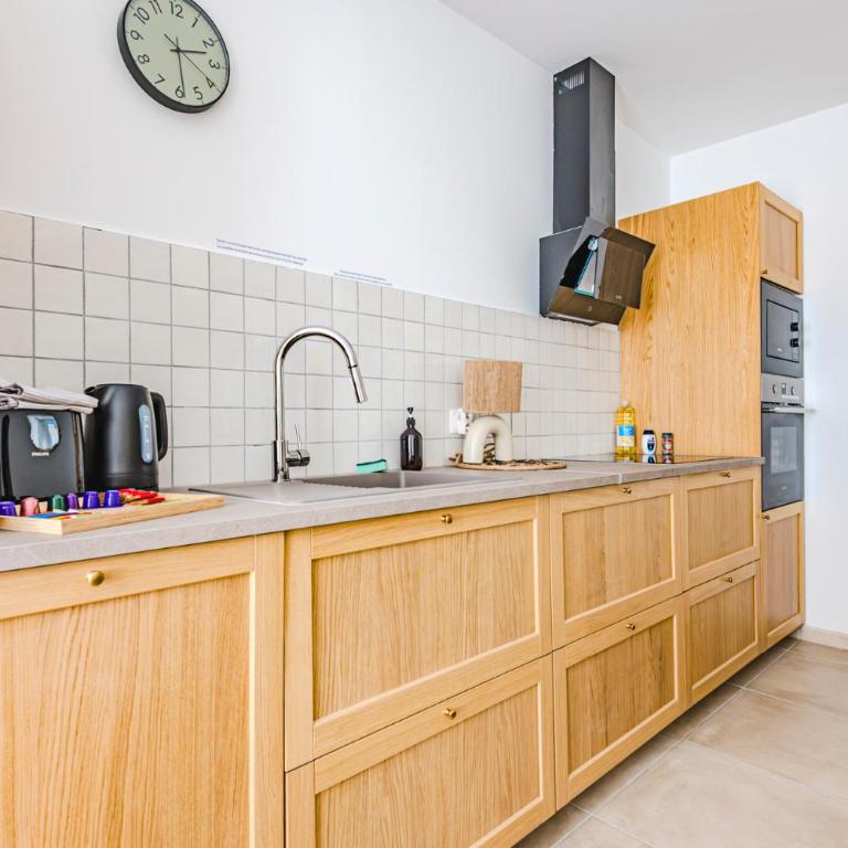 La Pivoine - 8 couchages - Cœur de Reims - Three-Bedroom Premium Apartment - 19