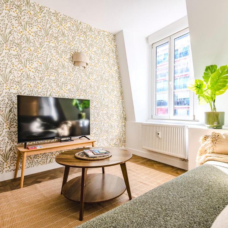 La Pivoine - 8 couchages - Cœur de Reims - Three-Bedroom Premium Apartment - 17