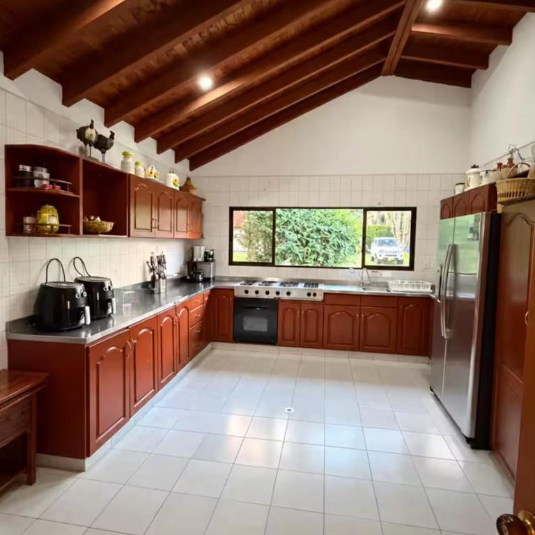 Finca en pereira con piscina y cancha de futbol - Villa - 21