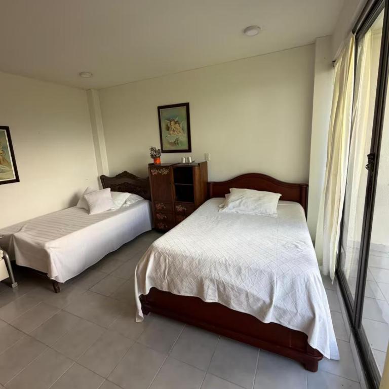 Finca en pereira con piscina y cancha de futbol - Villa - 15