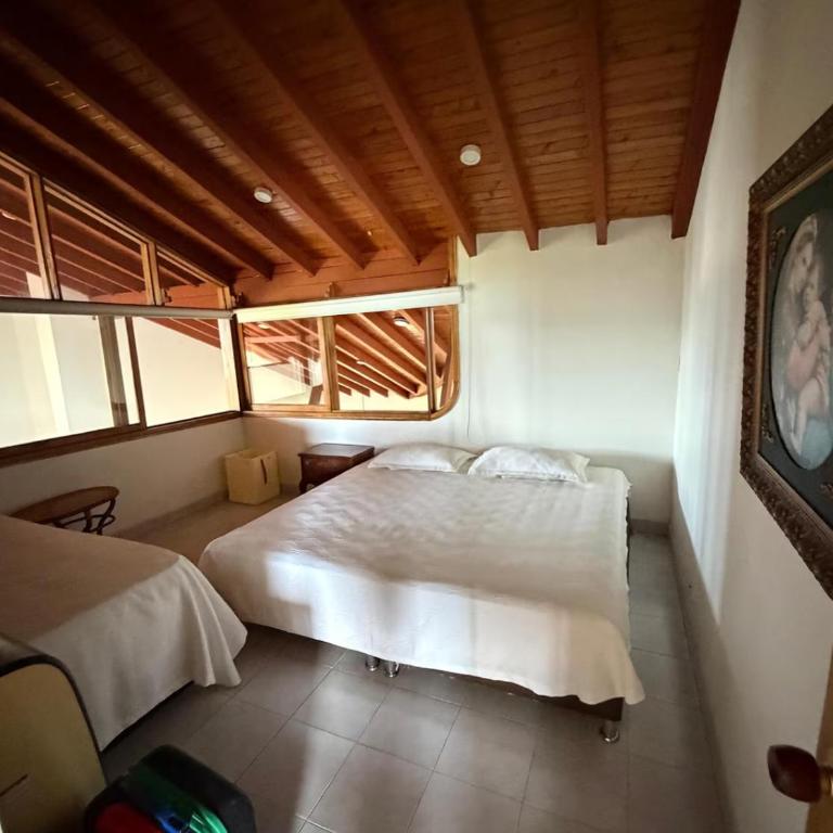 Finca en pereira con piscina y cancha de futbol - Villa - 24