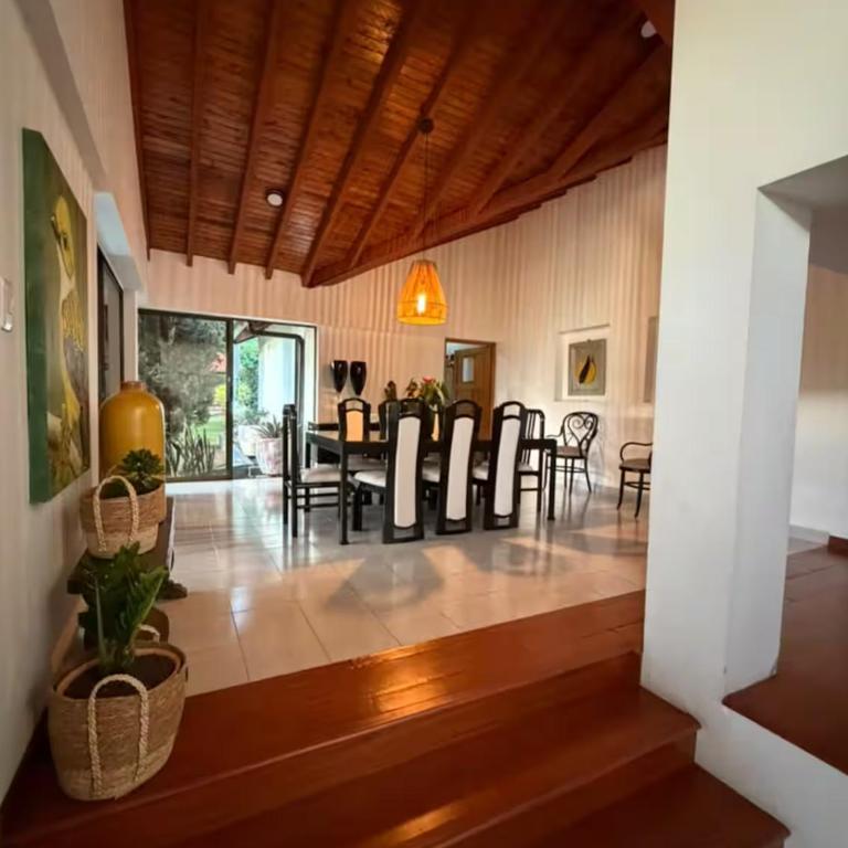 Finca en pereira con piscina y cancha de futbol - Villa - 3