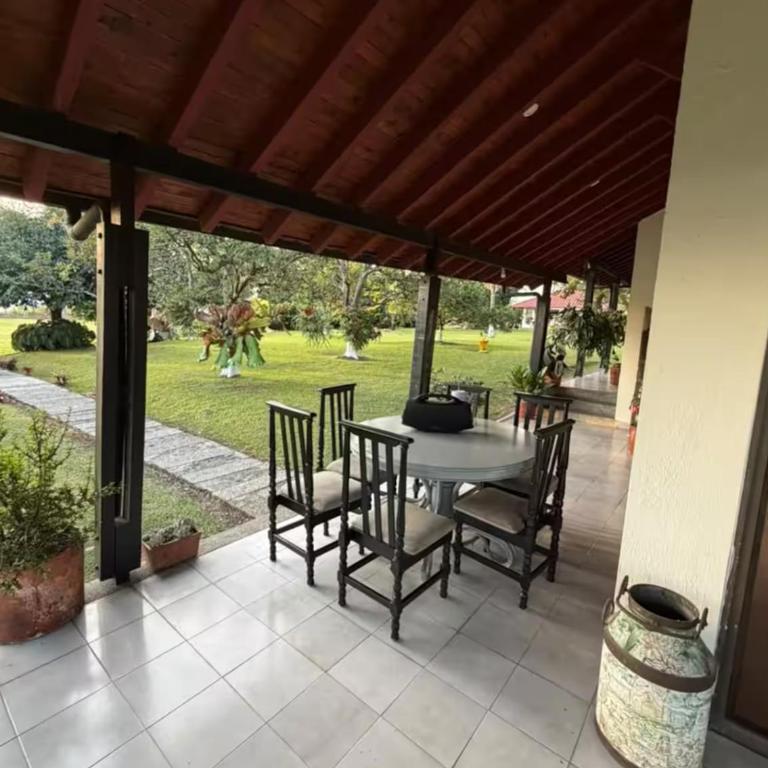 Finca en pereira con piscina y cancha de futbol - Villa - 16