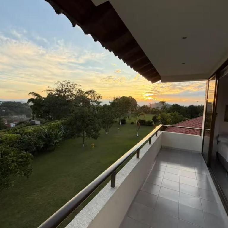 Finca en pereira con piscina y cancha de futbol - Villa - 23