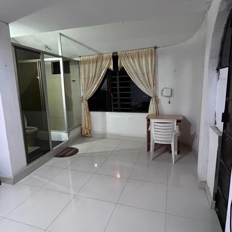 Habitación con baño propio - One-Bedroom Apartment - 3