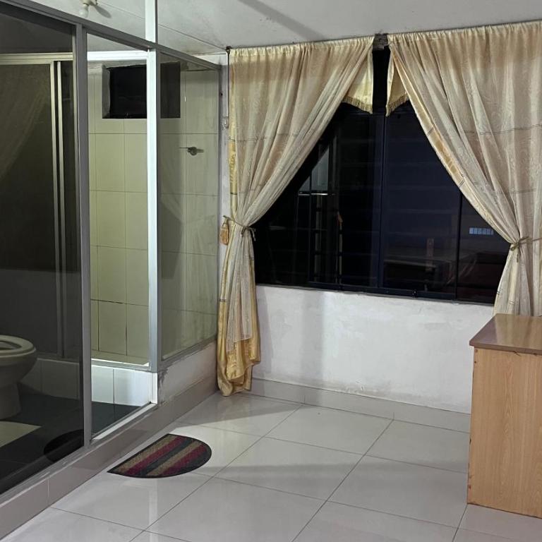 Habitación con baño propio - One-Bedroom Apartment - 4