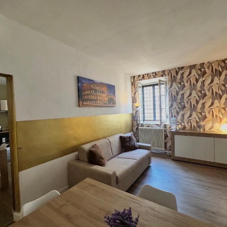 Stones Throw From The Historical Colosseo - Appartamento - 2