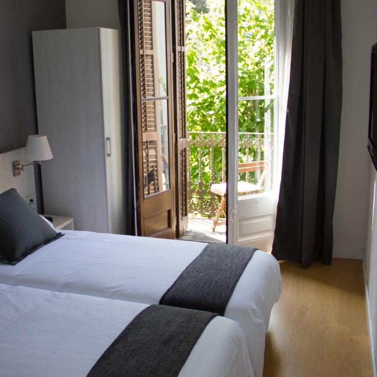 Hostalin Barcelona Diputacion - Habitación Doble con balcón - 2 camas - 4